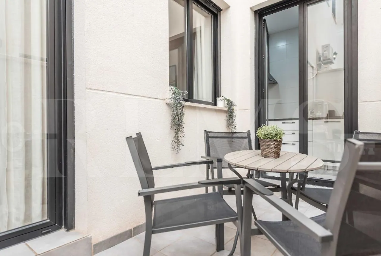 3Br Apartment With Parking And Patio In The Center By Rems Malaga Spain