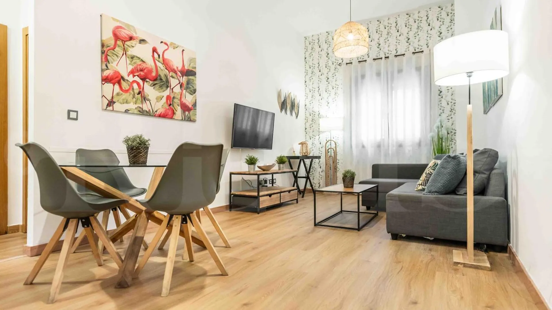 3Br Apartment With Parking And Patio In The Center By Rems contacts