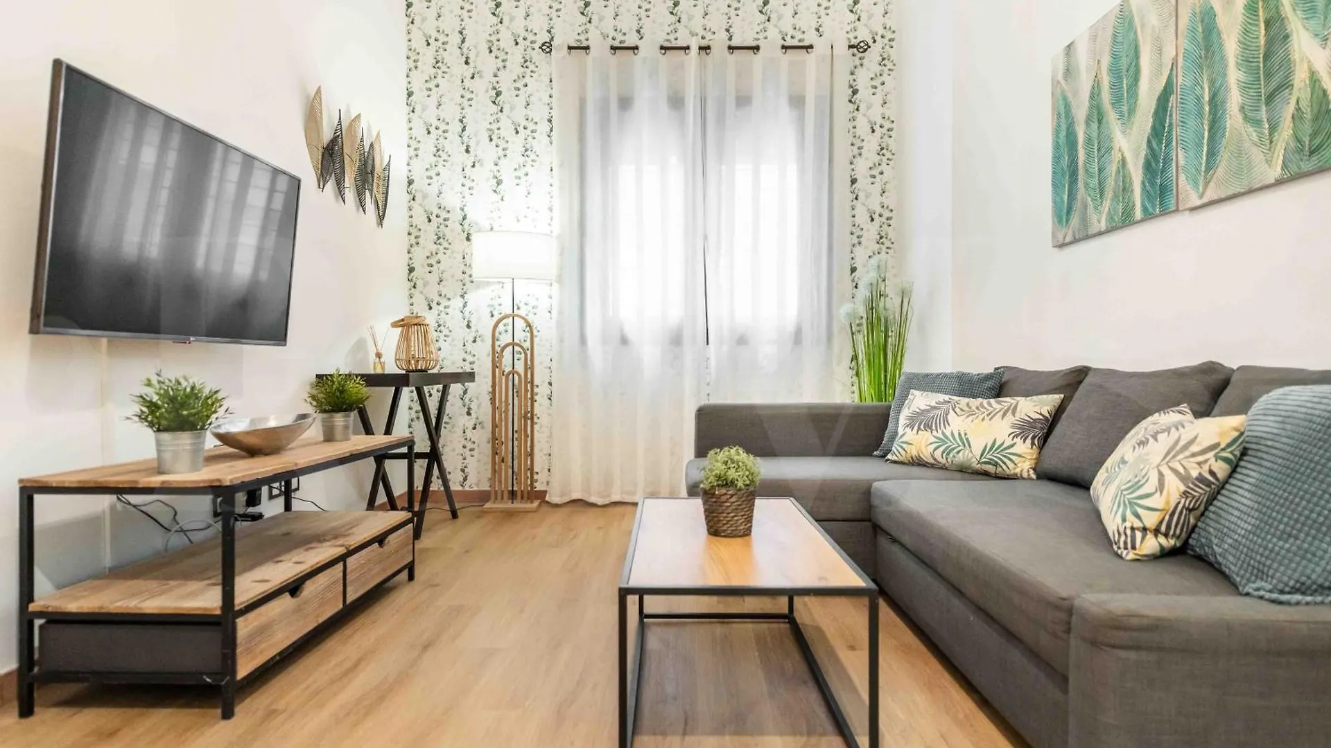 3Br Apartment With Parking And Patio In The Center By Rems Malaga Spain