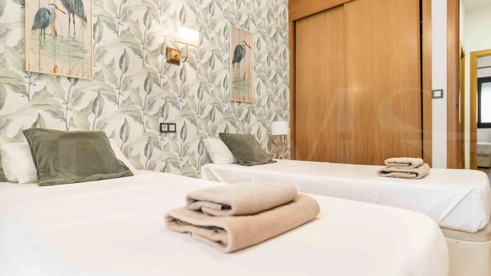 3Br Apartment With Parking And Patio In The Center By Rems Málaga 0*,